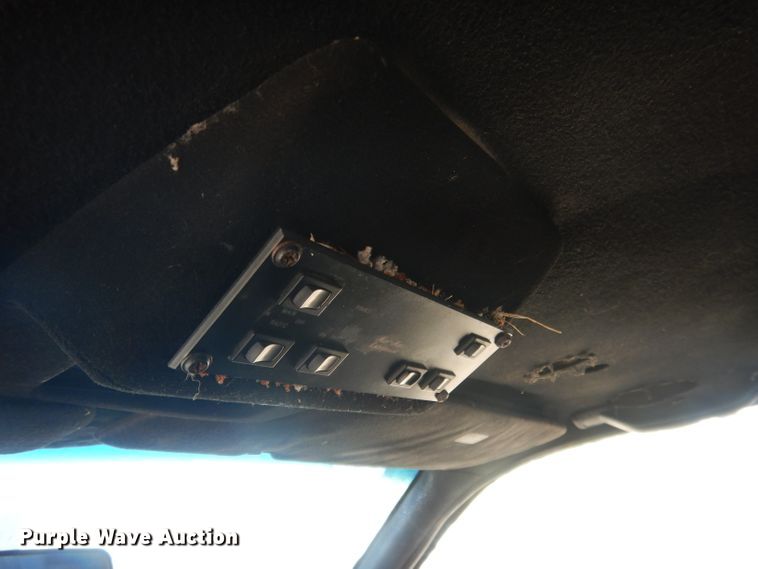 image for item HU9292 1995 Lincoln Town Car  limousine