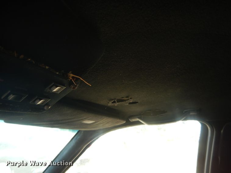 image for item HU9292 1995 Lincoln Town Car  limousine