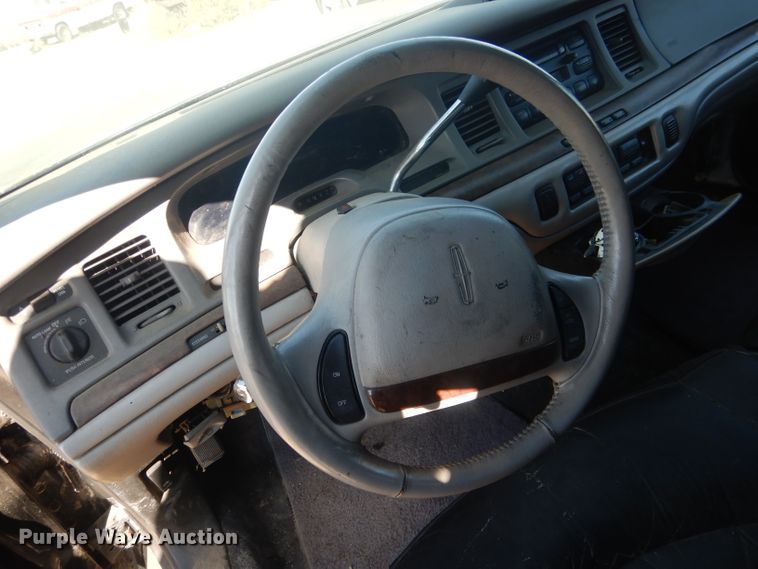 image for item HU9292 1995 Lincoln Town Car  limousine