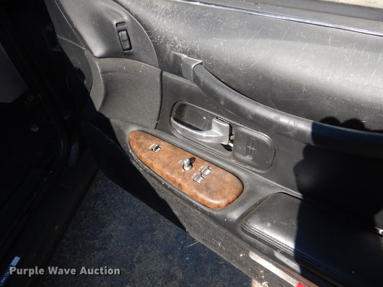 image for item HU9292 1995 Lincoln Town Car  limousine