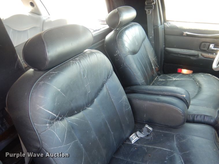 image for item HU9292 1995 Lincoln Town Car  limousine