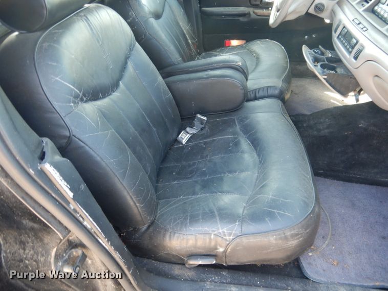 image for item HU9292 1995 Lincoln Town Car  limousine