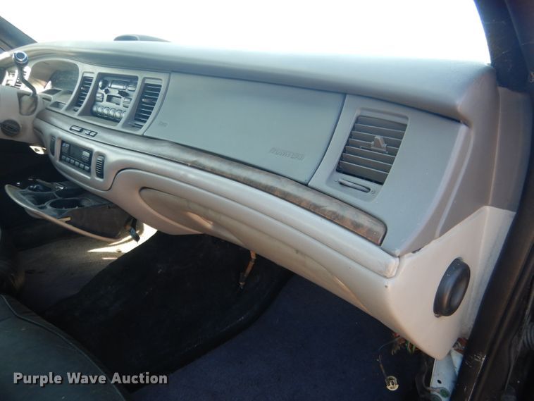 image for item HU9292 1995 Lincoln Town Car  limousine