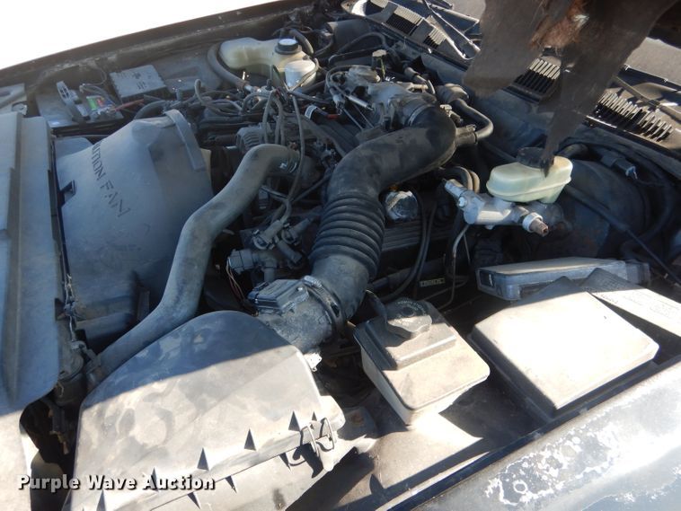 image for item HU9292 1995 Lincoln Town Car  limousine