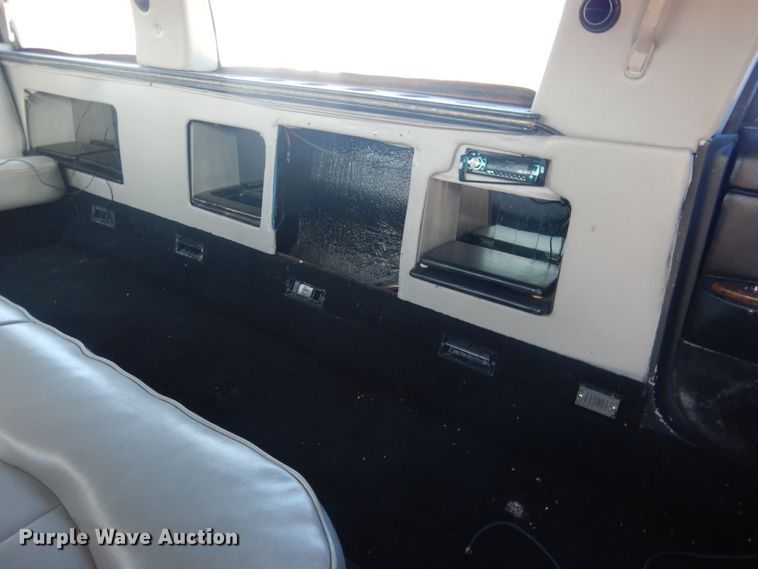 image for item HU9292 1995 Lincoln Town Car  limousine