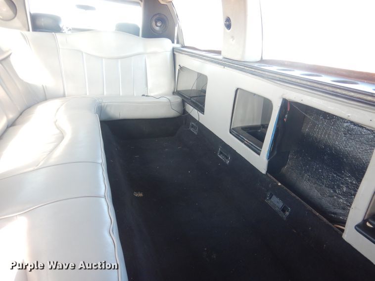 image for item HU9292 1995 Lincoln Town Car  limousine