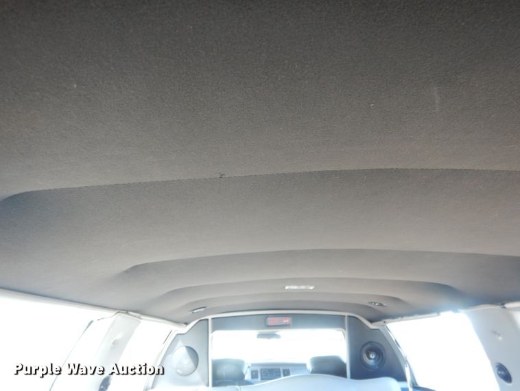 image for item HU9292 1995 Lincoln Town Car  limousine