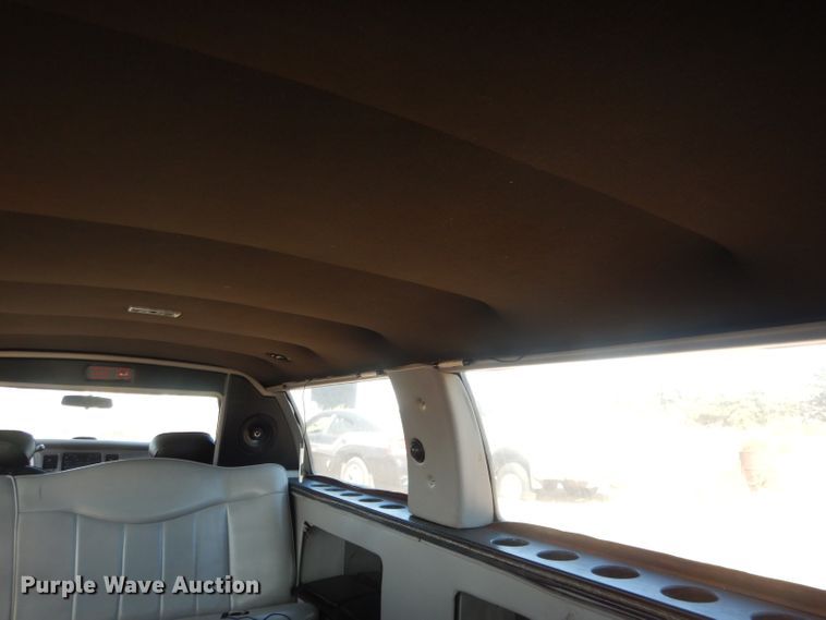 image for item HU9292 1995 Lincoln Town Car  limousine