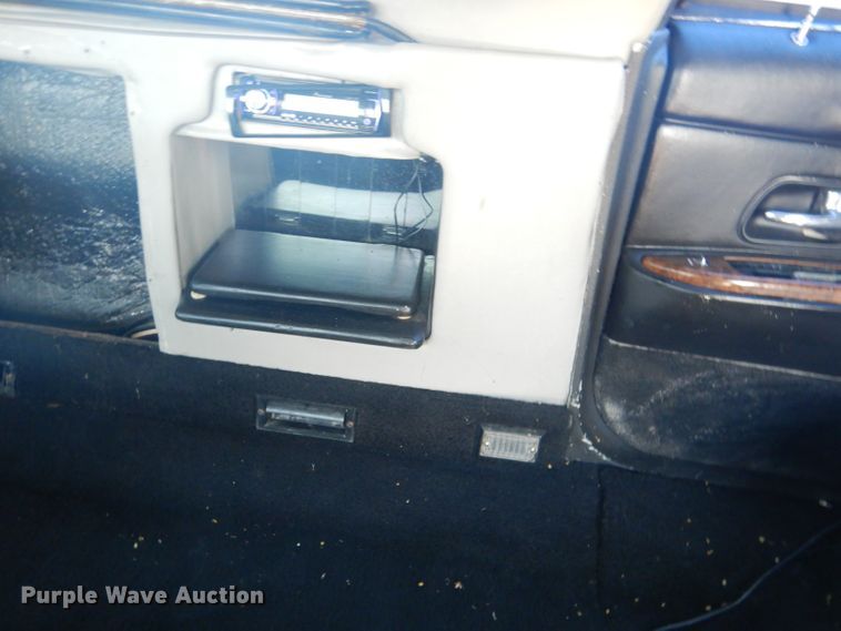 image for item HU9292 1995 Lincoln Town Car  limousine