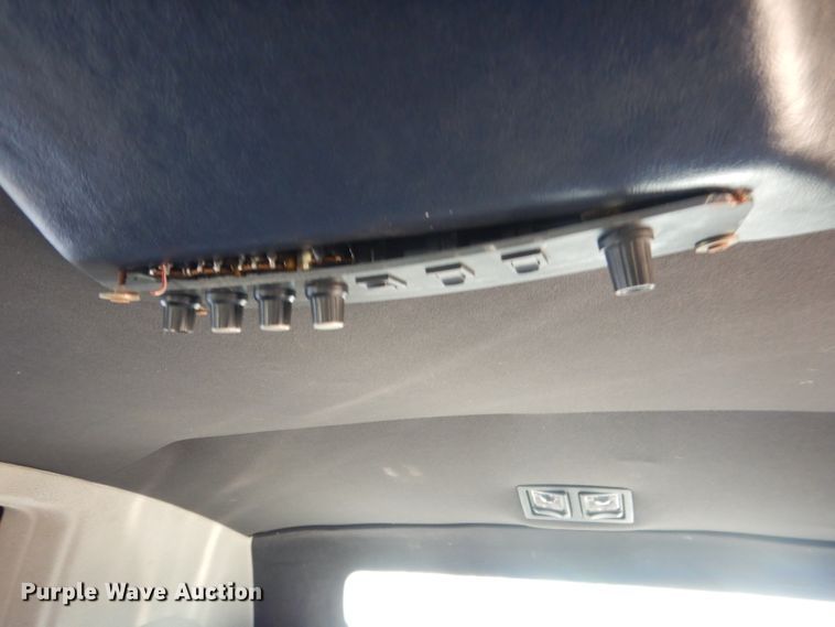 image for item HU9292 1995 Lincoln Town Car  limousine