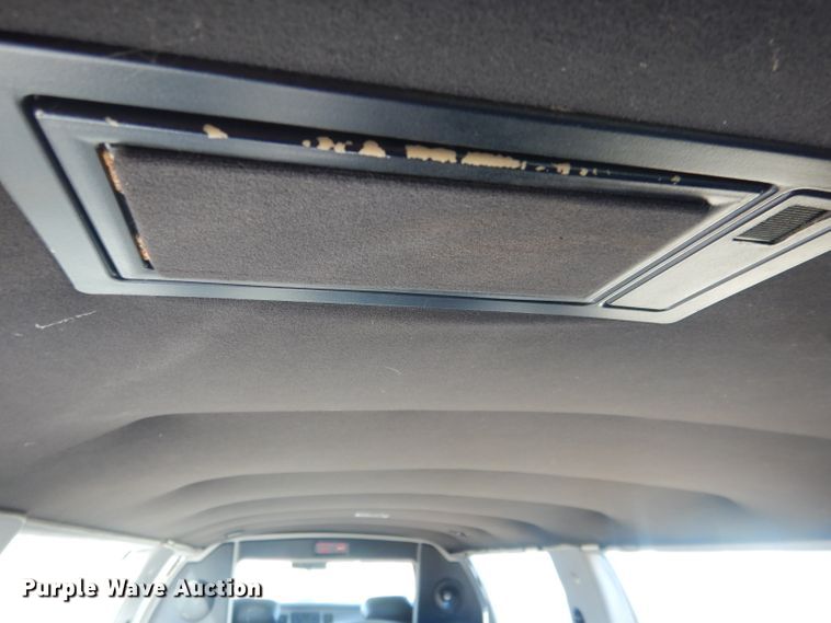 image for item HU9292 1995 Lincoln Town Car  limousine