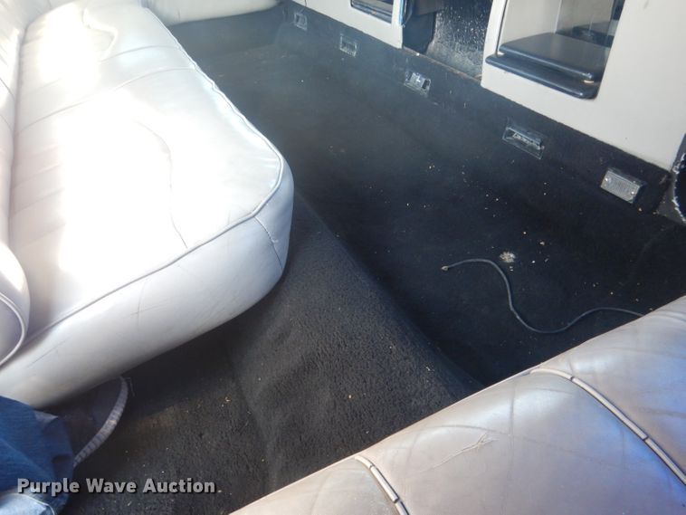 image for item HU9292 1995 Lincoln Town Car  limousine