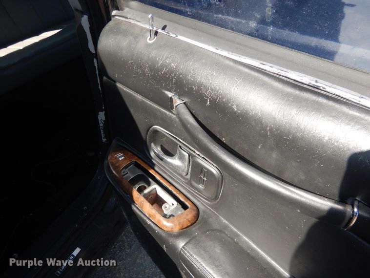 image for item HU9292 1995 Lincoln Town Car  limousine