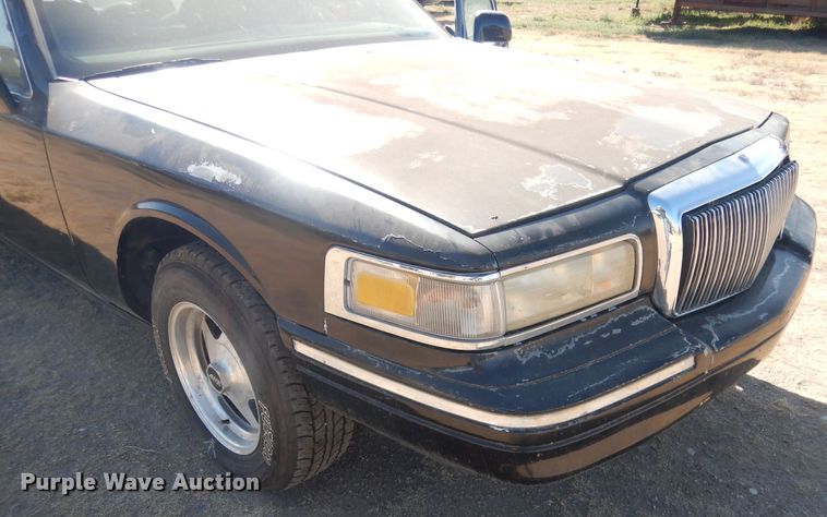 image for item HU9292 1995 Lincoln Town Car  limousine