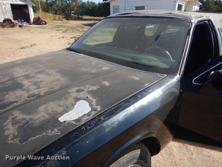 image for item HU9292 1995 Lincoln Town Car  limousine