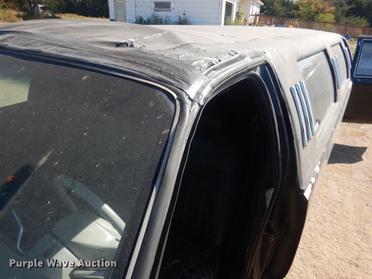 image for item HU9292 1995 Lincoln Town Car  limousine