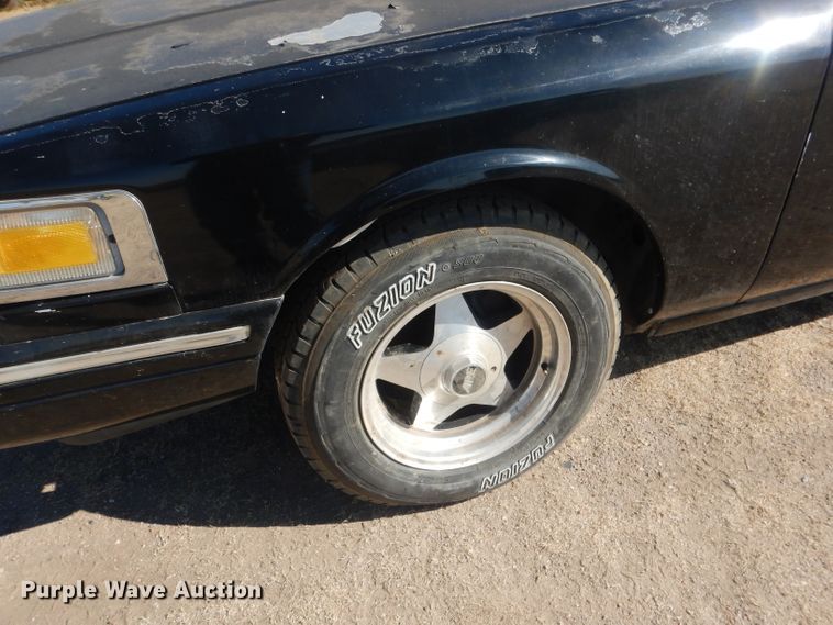 image for item HU9292 1995 Lincoln Town Car  limousine