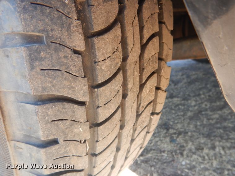 image for item HU9292 1995 Lincoln Town Car  limousine