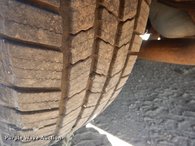 image for item HU9292 1995 Lincoln Town Car  limousine