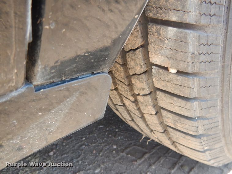 image for item HU9292 1995 Lincoln Town Car  limousine