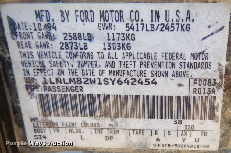 image for item HU9292 1995 Lincoln Town Car  limousine