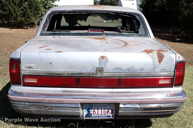 image for item IN9703 1990 Lincoln Town Car