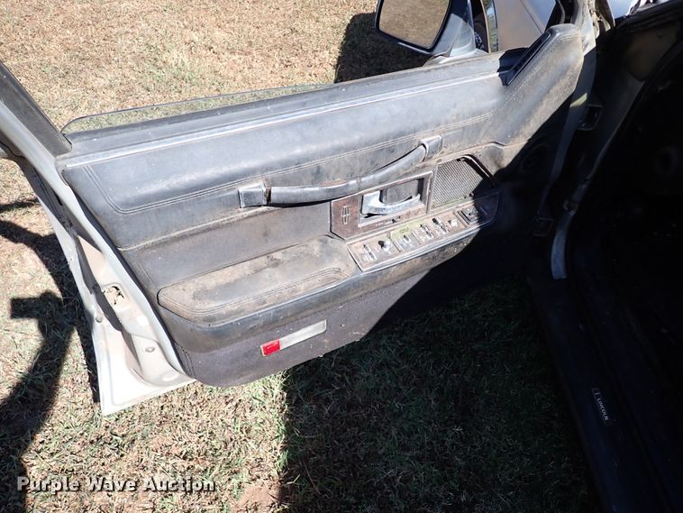 image for item IN9703 1990 Lincoln Town Car