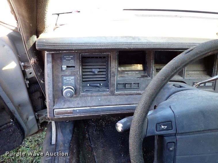 image for item IN9703 1990 Lincoln Town Car