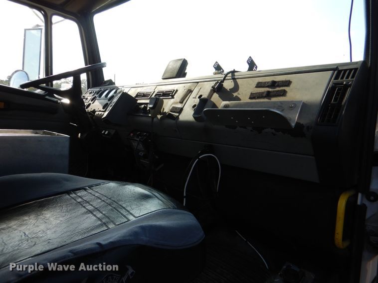 image for item IR9151 1999 Freightliner FL106  rescue vehicle