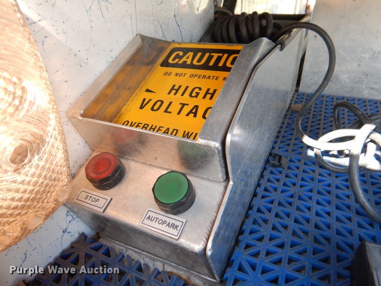 image for item IR9151 1999 Freightliner FL106  rescue vehicle