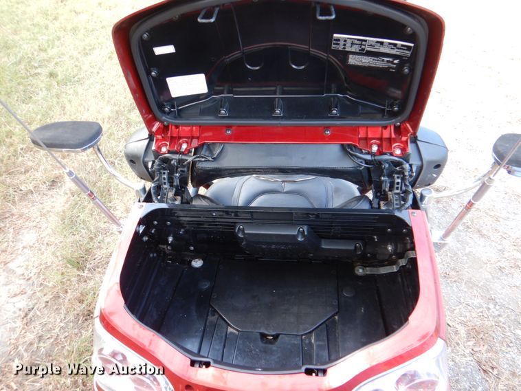 image for item IR9162 2008 Honda Goldwing  motorcycle