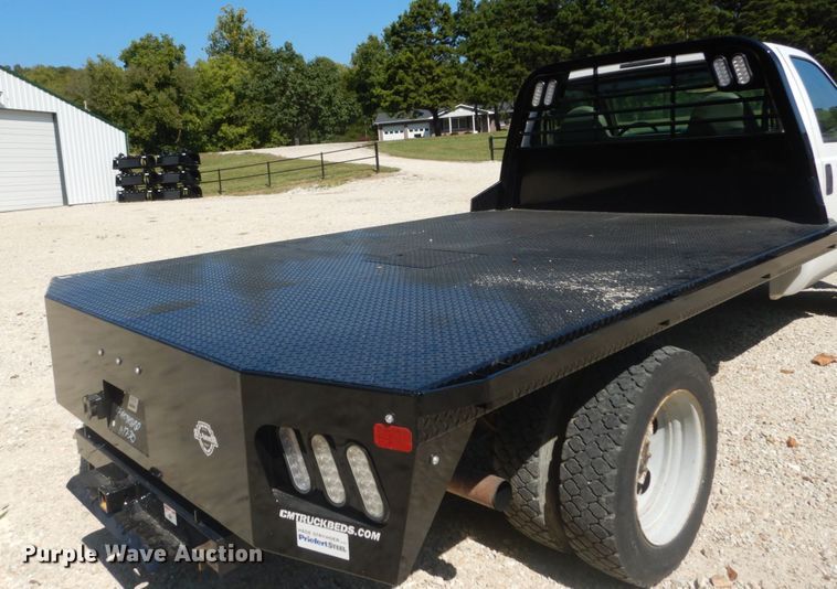 image for item JG9063 2001 Ford F550 Super Duty XL  flatbed truck