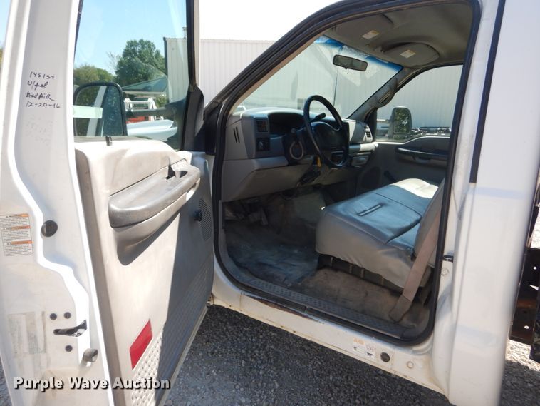 image for item JG9063 2001 Ford F550 Super Duty XL  flatbed truck