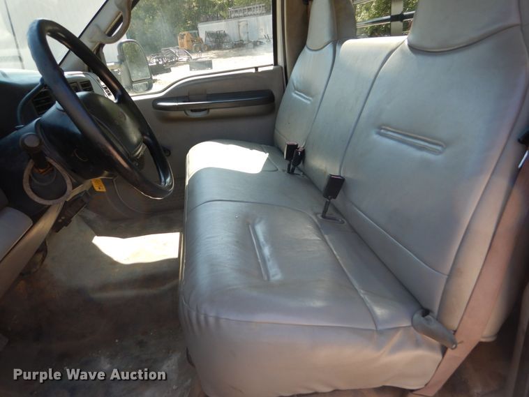 image for item JG9063 2001 Ford F550 Super Duty XL  flatbed truck