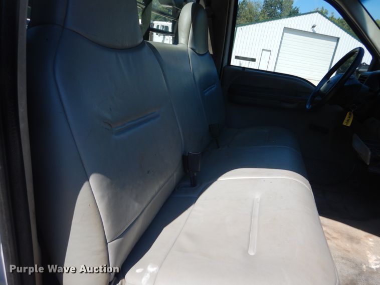 image for item JG9063 2001 Ford F550 Super Duty XL  flatbed truck