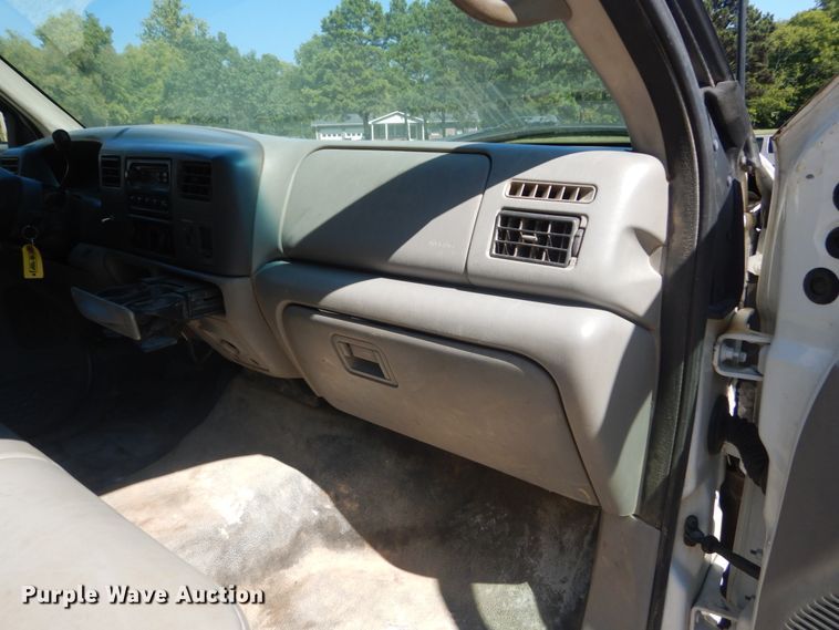 image for item JG9063 2001 Ford F550 Super Duty XL  flatbed truck