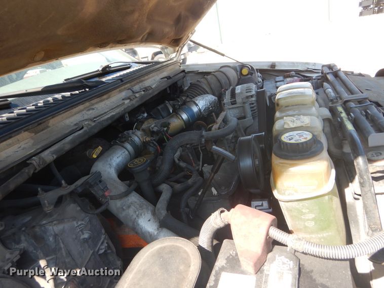 image for item JG9063 2001 Ford F550 Super Duty XL  flatbed truck