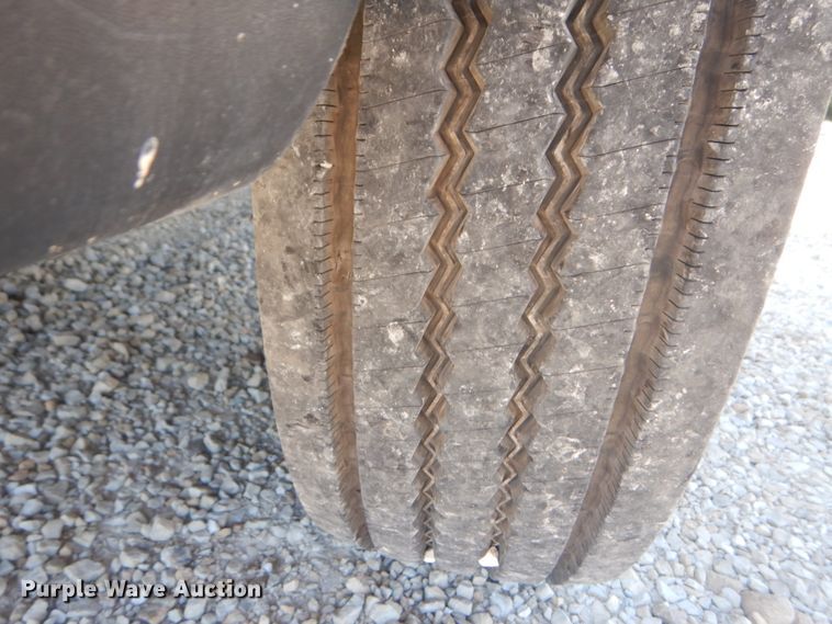 image for item JG9063 2001 Ford F550 Super Duty XL  flatbed truck