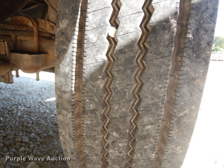 image for item JG9063 2001 Ford F550 Super Duty XL  flatbed truck