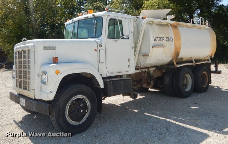 image for item JG9064 1972 International 4700  water truck