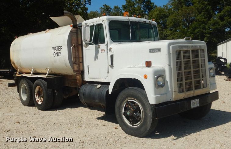 image for item JG9064 1972 International 4700  water truck
