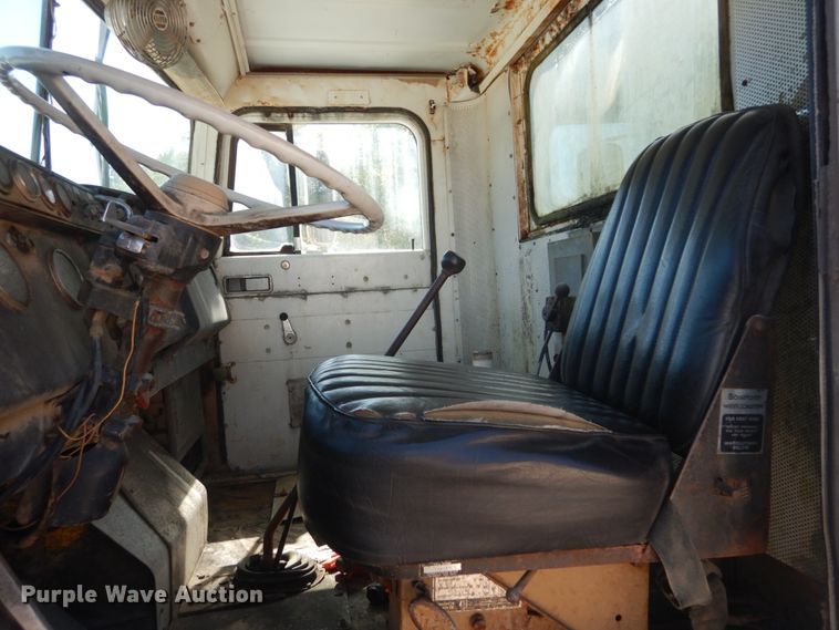 image for item JG9064 1972 International 4700  water truck