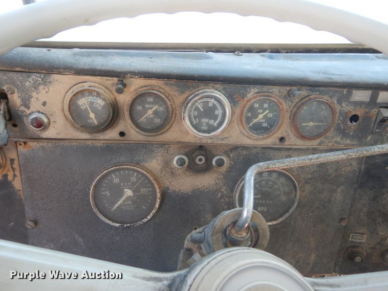 image for item JG9064 1972 International 4700  water truck