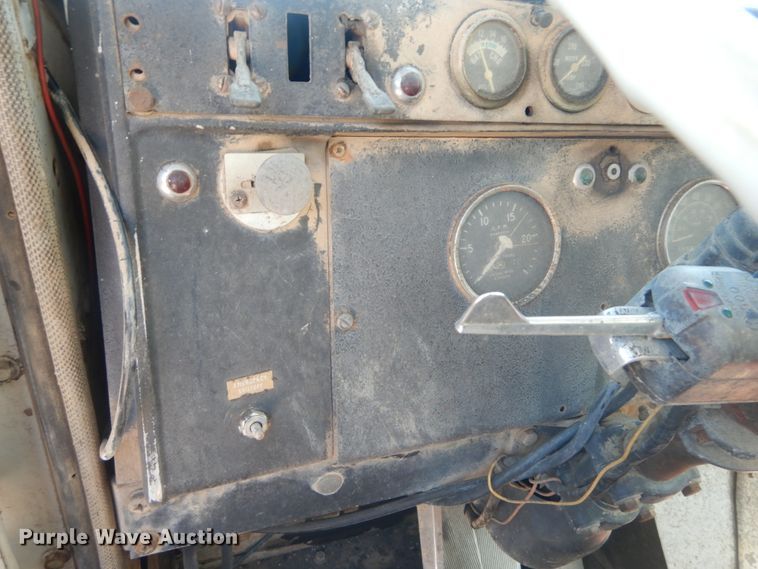 image for item JG9064 1972 International 4700  water truck