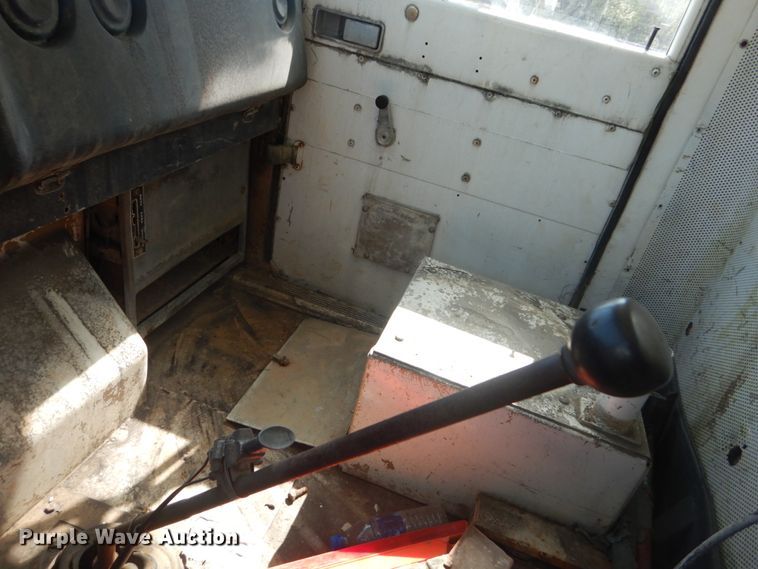 image for item JG9064 1972 International 4700  water truck