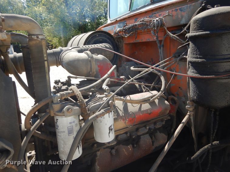 image for item JG9064 1972 International 4700  water truck