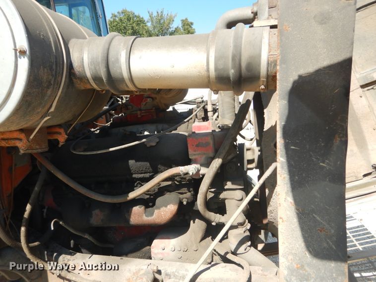 image for item JG9064 1972 International 4700  water truck