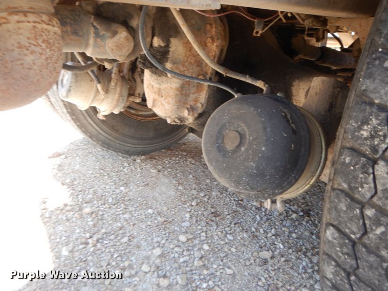 image for item JG9064 1972 International 4700  water truck