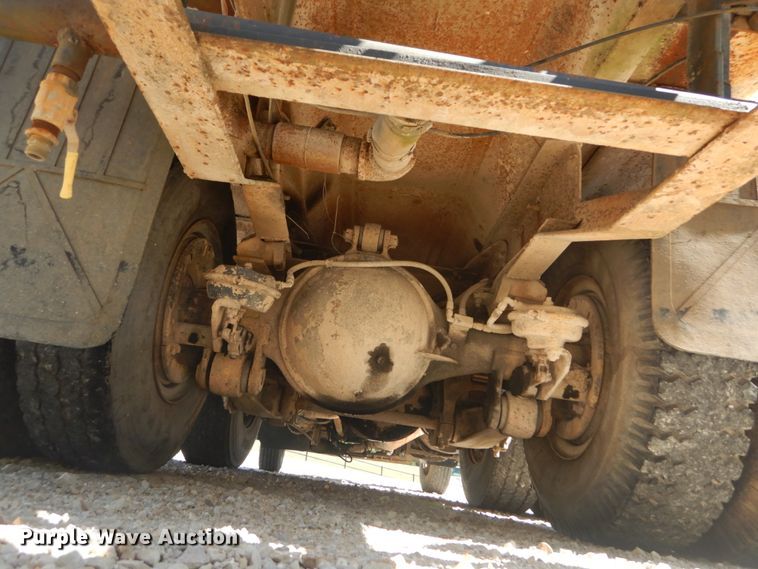 image for item JG9064 1972 International 4700  water truck