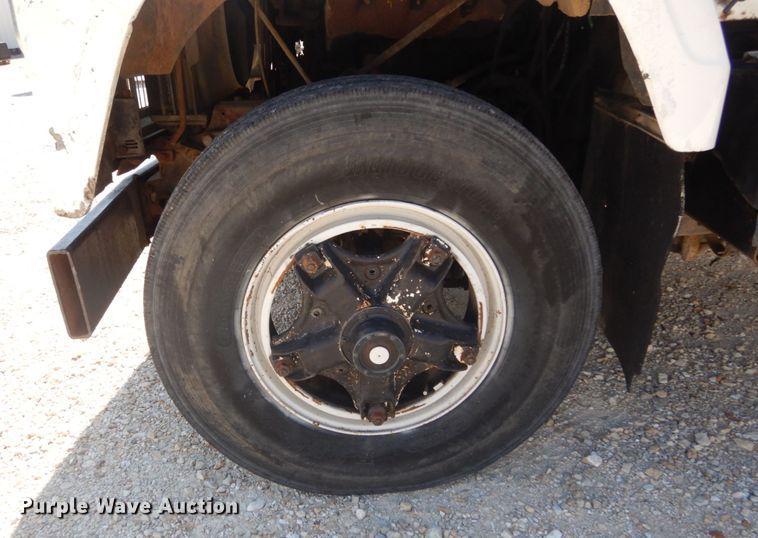 image for item JG9064 1972 International 4700  water truck